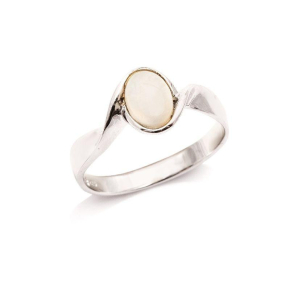 Ring mit natürlichem ovalen australischen Weißopal, aus rhodiniertem Silber 925