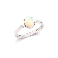 Ring mit ovalem Opal und...