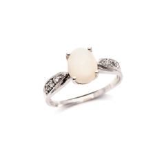 Bague avec opale ovale et...