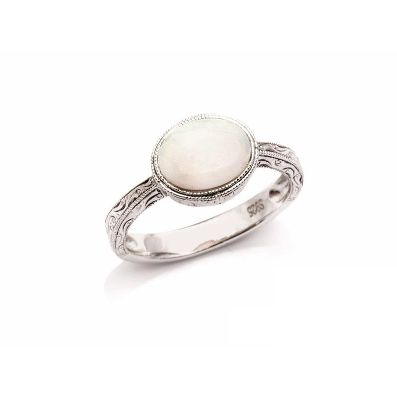 Anillo con ópalo ovalado y óxido de circonio, en plata 925 rodiada