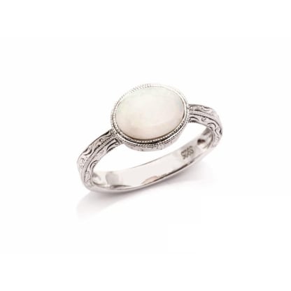 Ring met ovale opaal en zirkoniumoxide, in gerhodineerd zilver 925