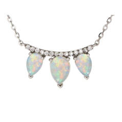 Collier avec opale navette...