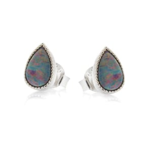 Boucles d'oreilles avec opale bleue doublet goutte, en argent rhodié 925