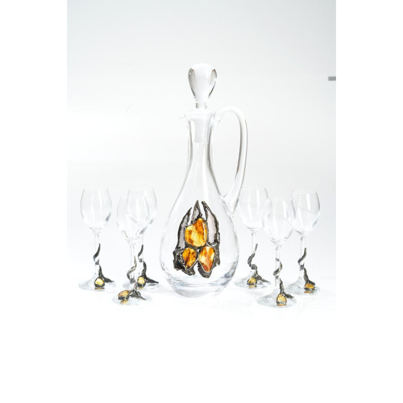 Set of 6 liqueur glasses, 1 carafe, with inlaid amber