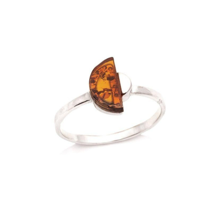 Anello semicerchio con ambra cognac naturale, in argento 925 rodiato