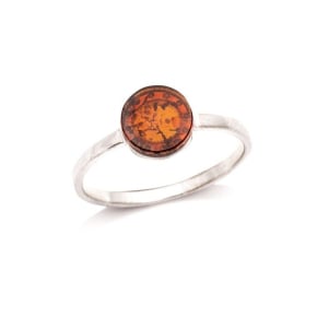 Bague avec ambre cognac naturel de la mer Baltique rond, en argent rhodié 925