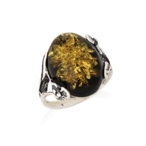 Grote stenen ring met ovale natuurlijke groene barnsteen, in verouderd 925 zilver