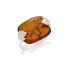 Grande anello in pietra con ambra cognac del Mar Baltico, in argento 925 rodiato