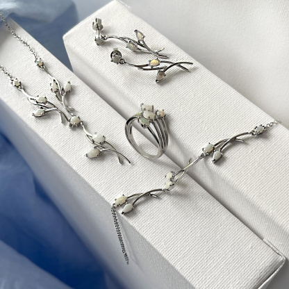 Bracelet with white opal, in rhodium-plated silver 925, length 18+1 cm