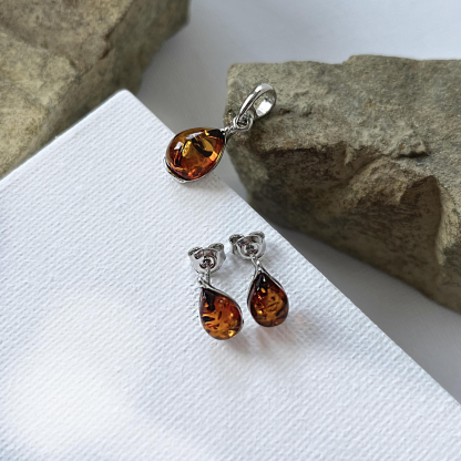 Pendentif avec ambre cognac goutte, en argent rhodié 925, hauteur 1+08 cm