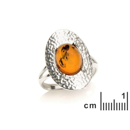 Anello con ambra cognac naturale del Mar Baltico ovale, realizzato in argento 925 rodiato
