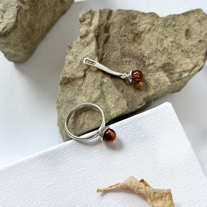 Ciondolo con pallina ambra cognac, in argento 925, altezza 0,8+2 cm