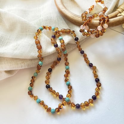 Collier bébé avec ambre et turquoise, fermoir clip, longueur 32 - 33 cm