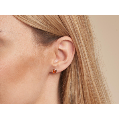 Oorknopjes met ronde Baltische Zee cognac amber, gerhodineerd zilver 925