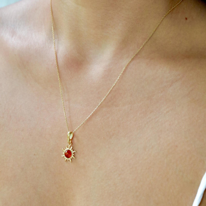 Ciondolo sole con ambra tonda cognac, in argento dorato 925, altezza 1+1,5 cm