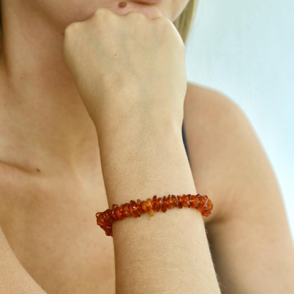 Bracelet avec ambre cognac naturel de la mer Baltique chips, longueur 17-18 cm