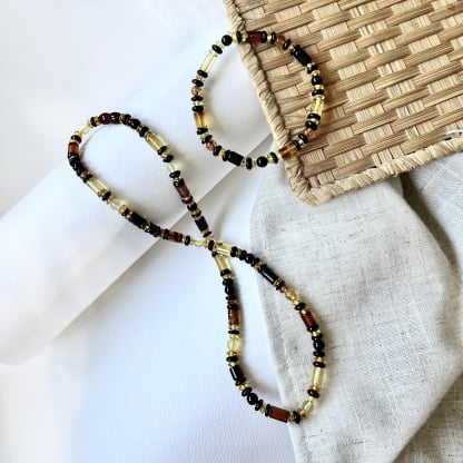 Collier avec ambre multicolore cylindrique, longueur 48 cm