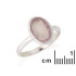 Anel com quartzo rosa natural oval, em prata 925 banhada a ródio