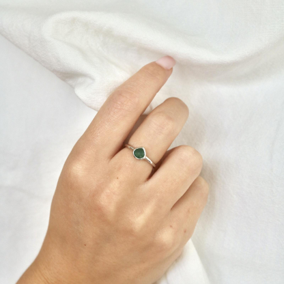 Hartring met natuurlijke groene aventurijn, in 925 gerhodineerd zilver