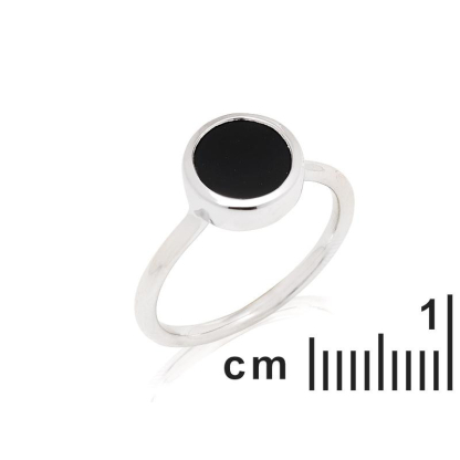 Ring met natuurlijke zwarte onyx, in gerhodineerd zilver 925