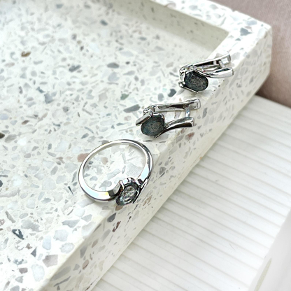 Ring with natural multi-colored labradorite, in 925 rhodium silver