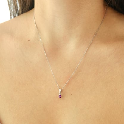 Colgante con amatista violeta, en plata 925 rodiada, altura 0,5+0,7 cm