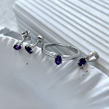 Colgante con amatista violeta, en plata 925 rodiada, altura 0,5+0,7 cm