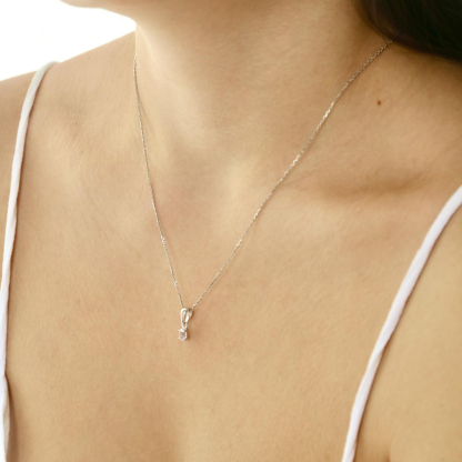 Pingente com quartzo rosa oval, em prata 925 banhada a ródio, altura 0,5+0,7 cm