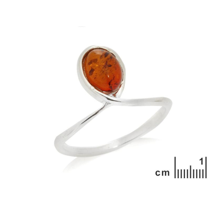 Anello con ambra cognac naturale del Mar Baltico ovale, realizzato in argento 925 rodiato