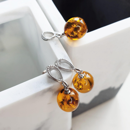 Pendentif avec ambre cognac boule, en argent doré 925, hauteur 1+1 cm