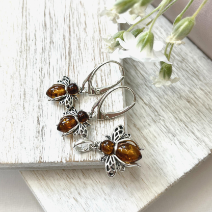 Boucles d'oreilles abeille avec ambre cognac naturel, en argent doré 925