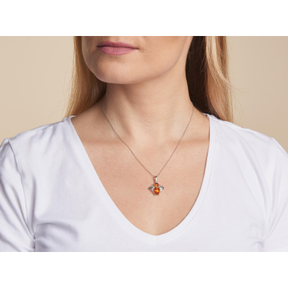 Pingente abelha com âmbar conhaque, em prata 925 envelhecida, altura 1,6+0,8 cm
