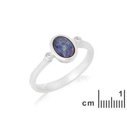 Bague avec opale doublet ovale et oxyde de zirconium, en argent rhodié 925