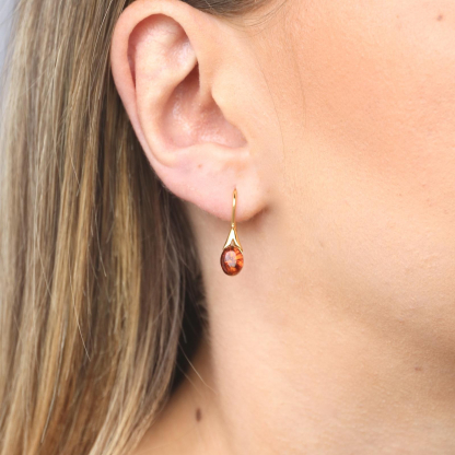 Brincos com âmbar conhaque natural, em prata dourado 925