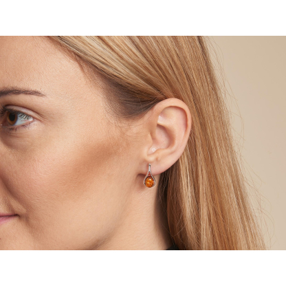 Oorbellen met natuurlijk cognac-amber, in gerhodineerd zilver 925