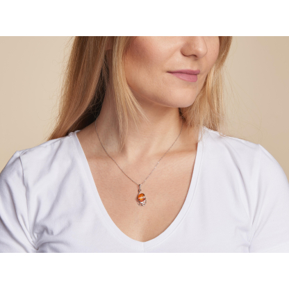 Anhänger mit ovalem Cognac-Bernstein, aus 925 rhodiniertem Silber, Höhe 2+1 cm