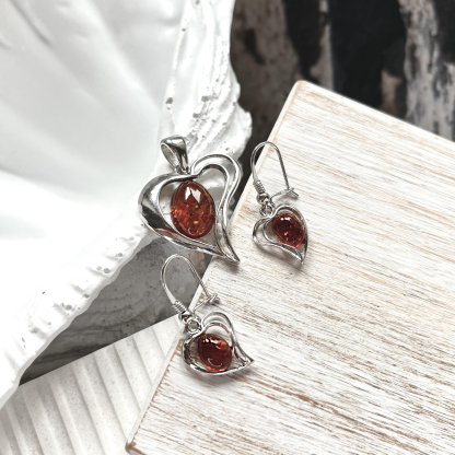 Levensbloem oorbellen met natuurlijk cognac amber, in 925 gerhodineerd zilver