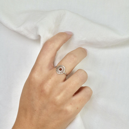 Bague fleur de vie avec ambre cognac naturel, en argent rhodié 925