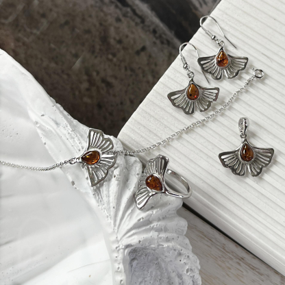 Gingko ring with natural cognac amber, in 925 rhodium silver