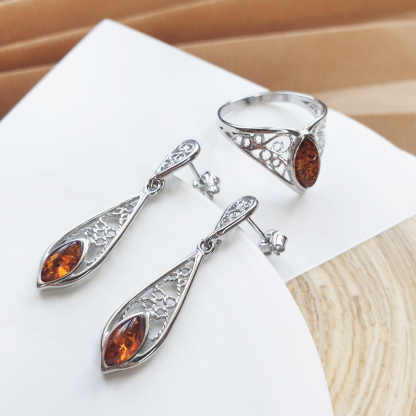 Dangle earrings with natural cognac amber, in 925 rhodium silver
