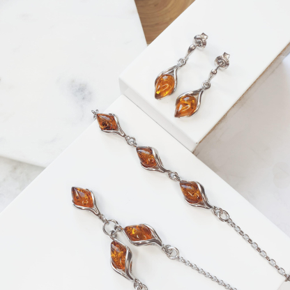 Dangle earrings with cognac amber navette, in 925 rhodium silver