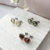 Pendientes con ámbar verde natural redondo, en plata 925 rodiada