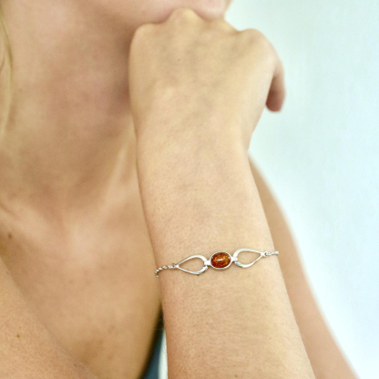 Bracelet with oval cognac amber, in 925 rhodium silver, length 16+3 cm