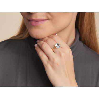 Anillo con topacio azul natural, en oro 750