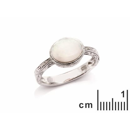 Anello con opale ovale e ossido di zirconio, in argento 925 rodiato