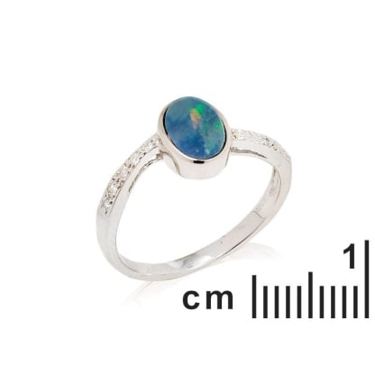 Ring met ovaal Australisch doublet blauwe opaal, in gerhodineerd zilver 925