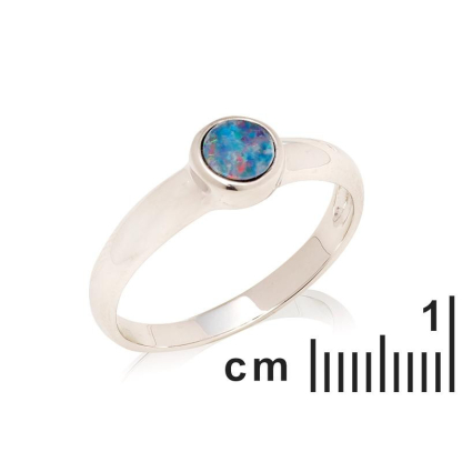 Ring met rond Australisch doublet blauwe opaal, in 925 gerhodineerd zilver
