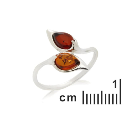 Ring met natuurlijk veelkleurig amber uit de Baltische Zee, gemaakt van 925 gerhodineerd zilver