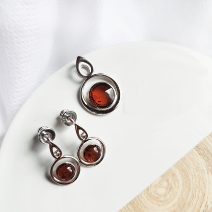 Colgante con ámbar coñac redondo, en plata 925 rodiada, diámetro 1,5+1 cm