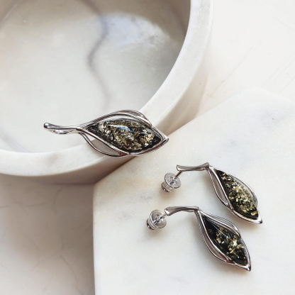 Boucles d'oreilles pendantes avec ambre vert navette, en argent rhodié 925